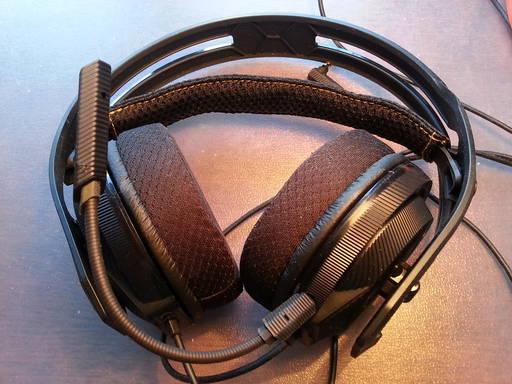 Игровое железо - Plantronics RIG 400 — универсальная гарнитура